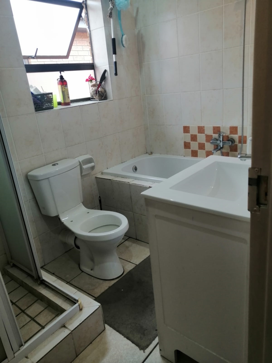 2 Bedroom Property for Sale in Sea Breeze Western Cape